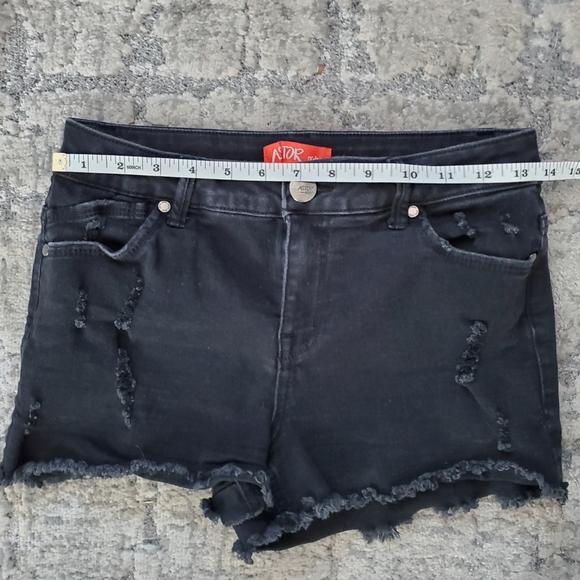 Astor SZ 7 Black Denim Distessed Cut-Off Shorts - Picture 5 of 10
